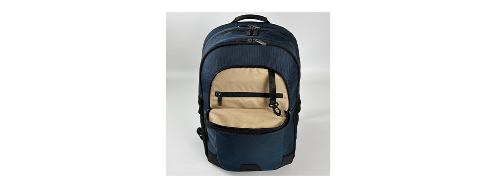 Front pocket compartment display